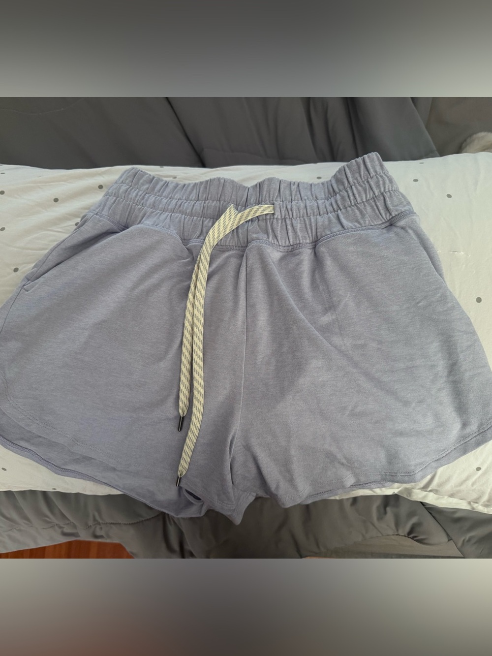 Vuori Halo performance short 2.0 in lavender mist. Size Small - Picture 4 of 10